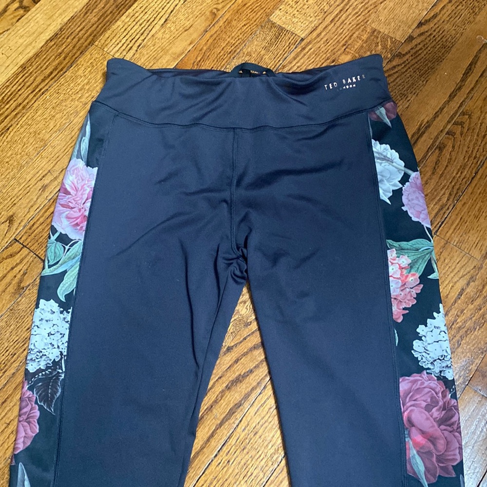 Ted Baker Leggings/Work Out Tights with Floral Side Design. Adjustable Size M
